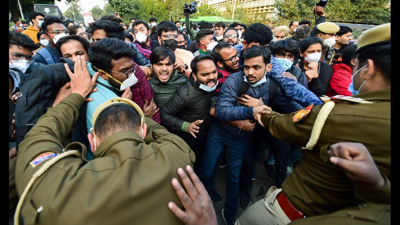 Rahul Gandhi slams Centre for police action on Delhi doctors' protest, says it's 'raining injustice'